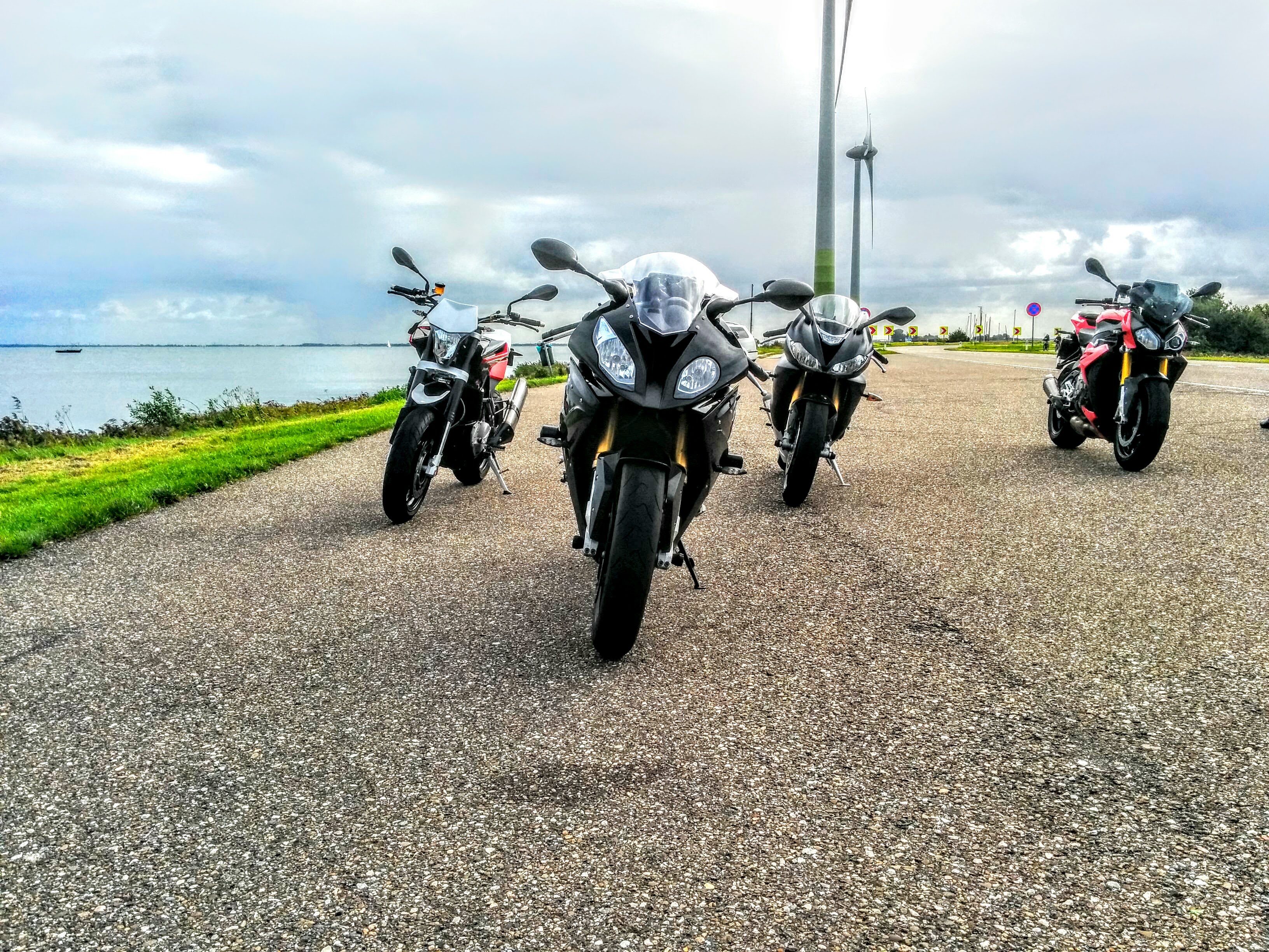 with other bikes on dijk.jpg