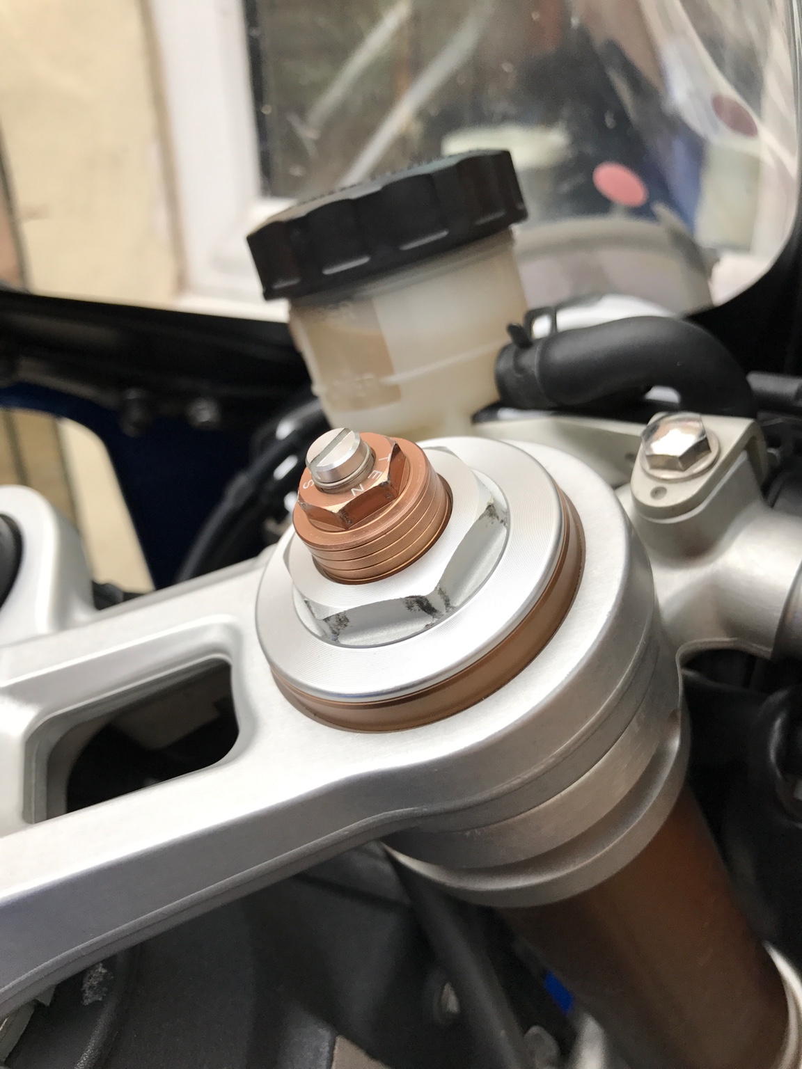 Front fork compression damping adjuster 2011 daytona 675.cc